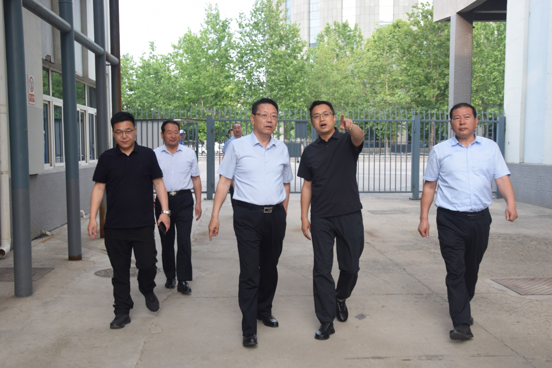 城阳街道党工委书记刘海波莅临城阳批发市场督导检查安全生产工作